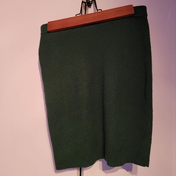 Vintage forest green knit skirt with embroidered skiers - Picture 3 of 4